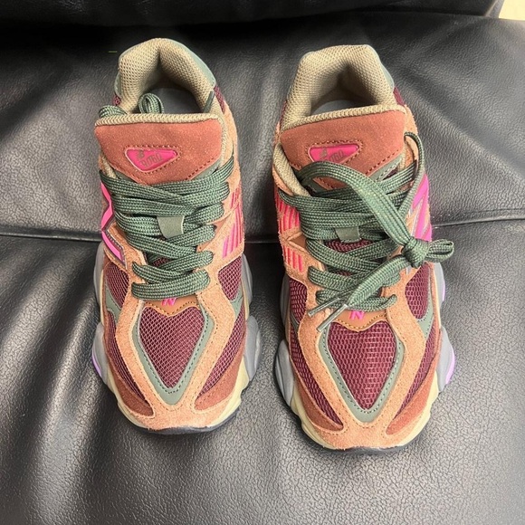 New Balance 9060 Rich Oak Burgundy - Picture 5 of 10